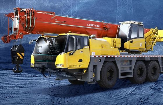 Peralatan Konstruksi Crane Mobil Truk 25 Ton Dengan Kapasitas Tangki Bahan Bakar 400-500L