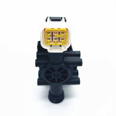 Truk Traktor Tugas Berat dengan wheelbase 3500 mm, 11.00R20/12.00R20/12R22.5/315/80R22.5 Ukuran Ban, dan Kapasitas Bahan Bakar 600L+300L